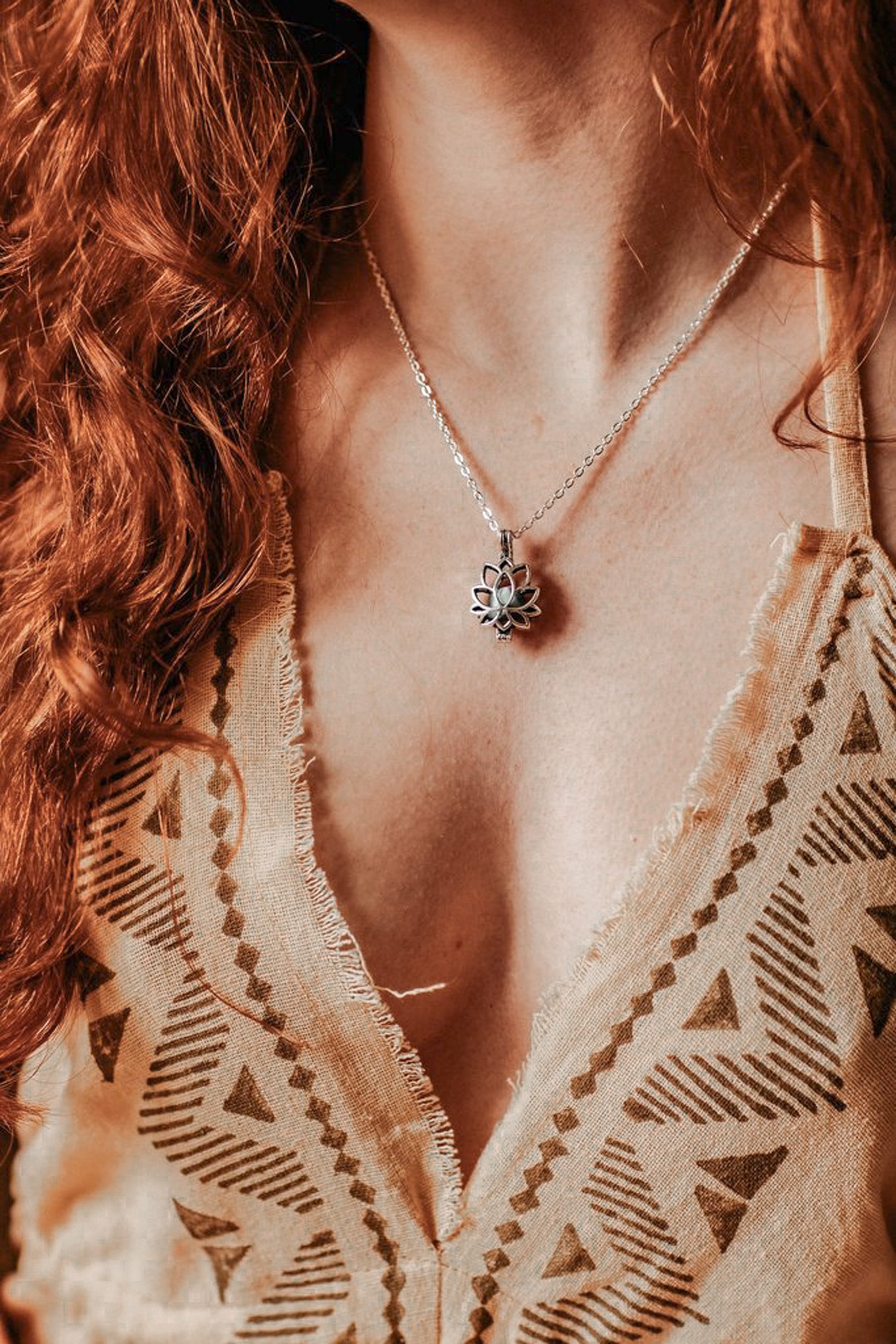 Pendentif lotus avec chaine