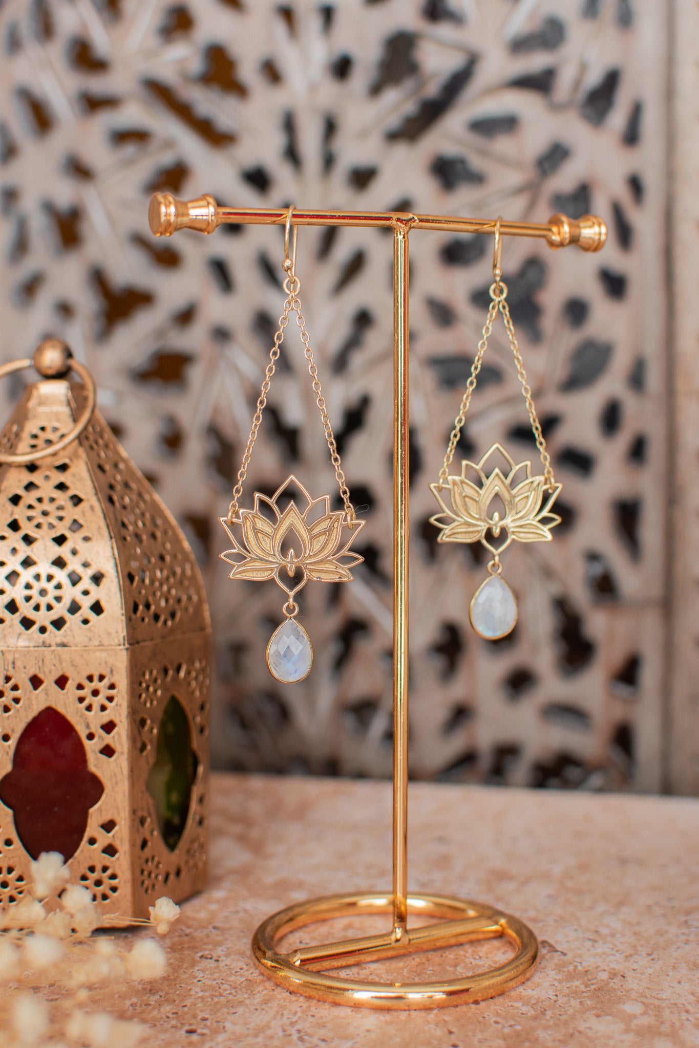 Lotus pendantes