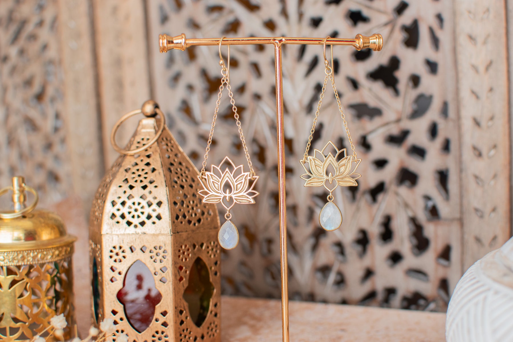 Lotus pendantes