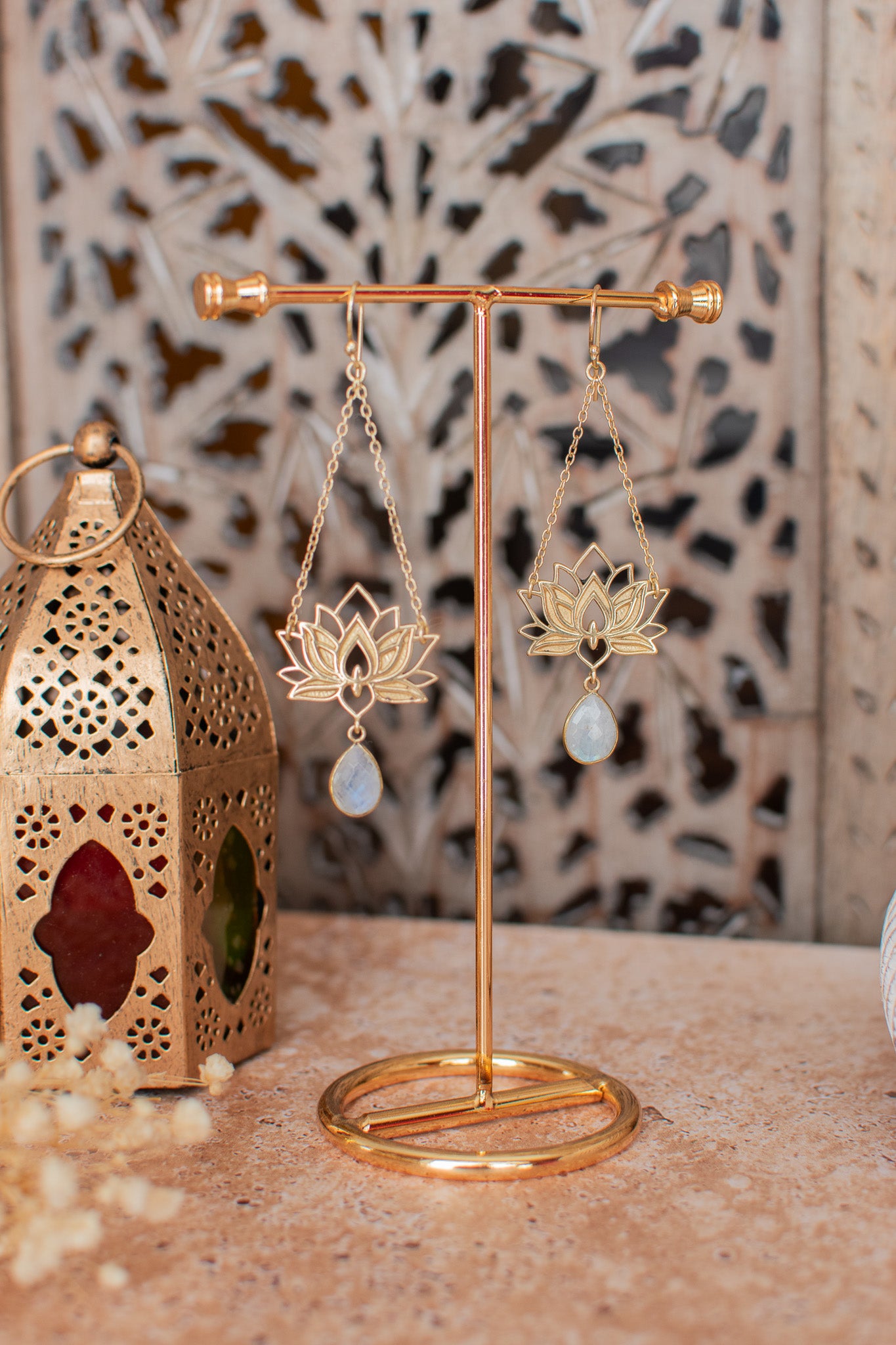 Lotus pendantes