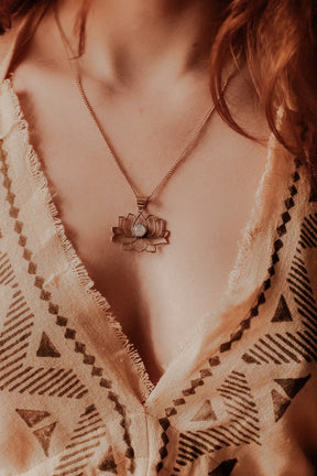 Pendentif lotus pierre de lune