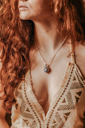 Pendentif lotus avec chaine