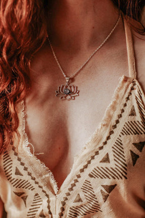 Pendentif lotus avec chaine