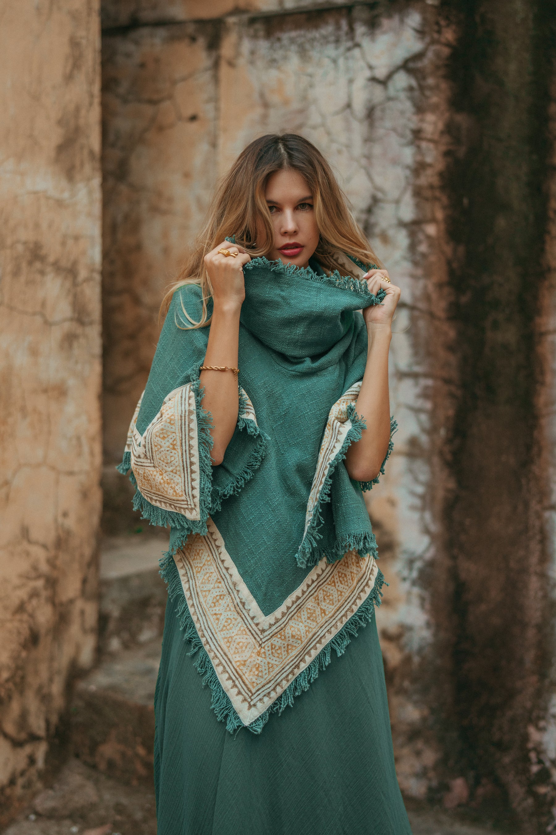 Poncho grande encolure