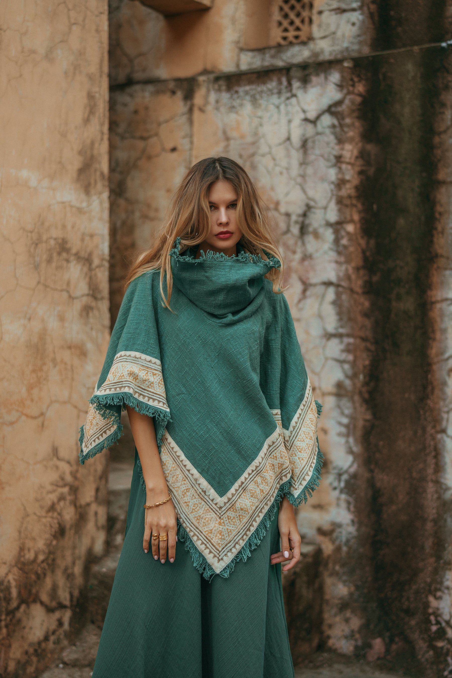 Poncho grande encolure