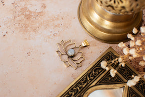 Pendentif lotus pierre de lune