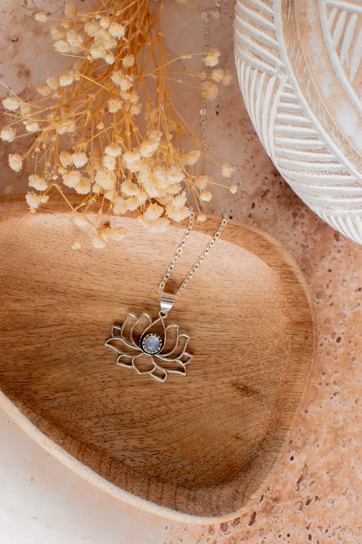 Pendentif lotus avec chaine