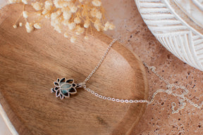 Pendentif lotus avec chaine